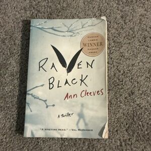 Raven Black by Ann Cleeves Paperback
